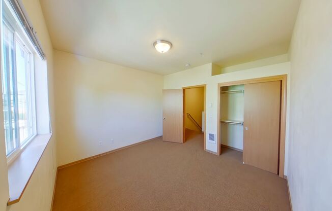 2 beds, 1 bath, $1,600, Unit 557 East 17th Ave #3