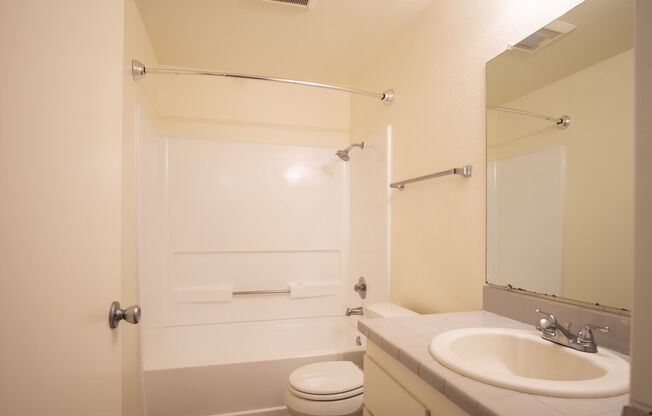 2 beds, 1 bath, 940 sqft, $1,395, Unit 210