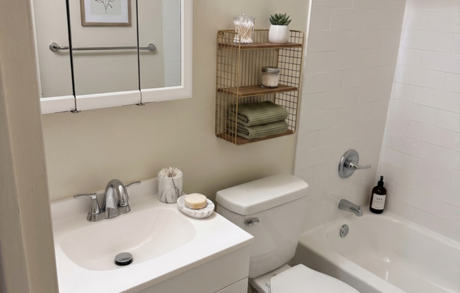1 bed, 1 bath, 715 sqft, $1,600, Unit 00 - K- 2