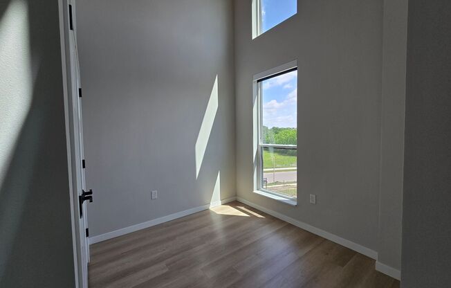 1 bed, 1 bath, 756 sqft, $1,820, Unit 8421-421