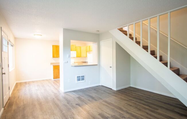 Stunning 2-Bedroom Townhouse-Style Apartment in the Brooklyn Neighborhood w/ Rent Special!