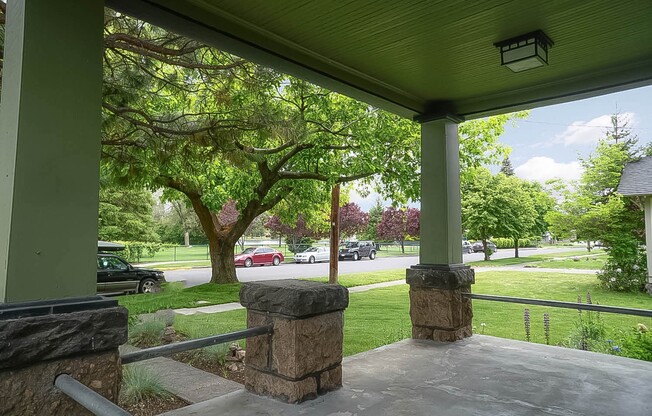 Amazing Westside bungalow across from Harmon Park!