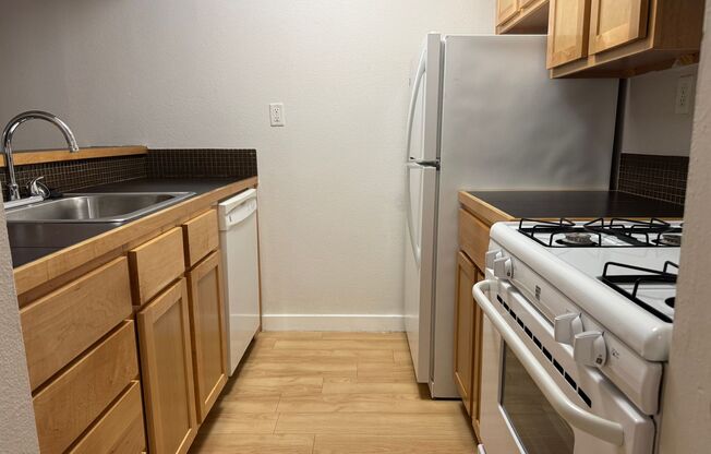 1 bed, 1 bath, 700 sqft, $1,025, Unit LAW9-209