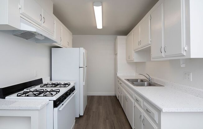2 beds, 1 bath, 950 sqft, $2,375, Unit 36