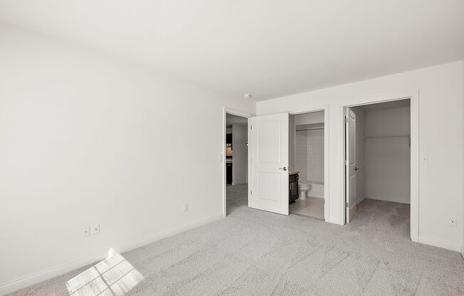 2 beds, 2 baths, 1,020 sqft, $1,470, Unit 6-2501 Emerson Cir.