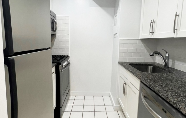Studio, 1 bath, 405 sqft, $3,500, Unit 10E
