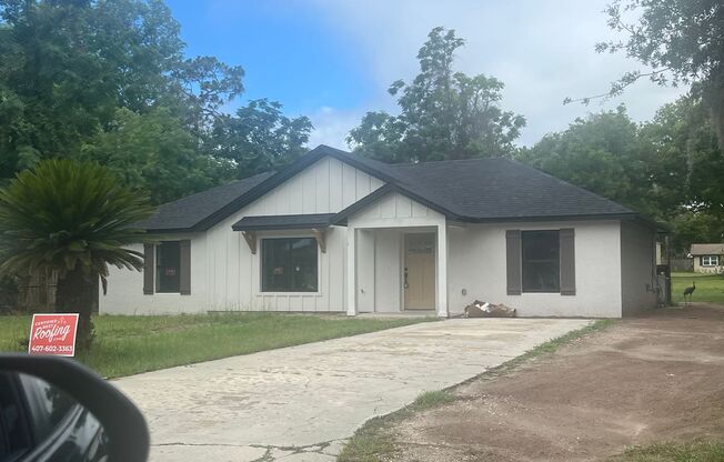 NEWER Debary Home!        NO WATER BILL,  Call Sheila Campbell 407-687-7900
