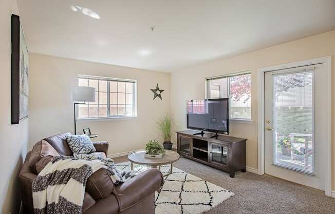 a living room with a couch and a tv  at Quail Springs, Washington, 99353