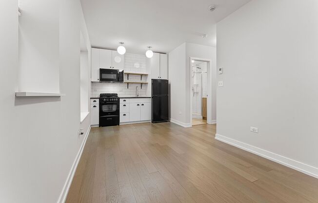 Studio, 1 bath, 225 sqft, $1,350, Unit 212