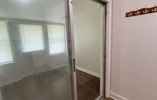 2 beds, 1 bath, $1,650