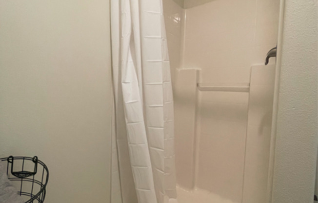 Studio, 1 bath, 300 sqft, $1,100, Unit C0