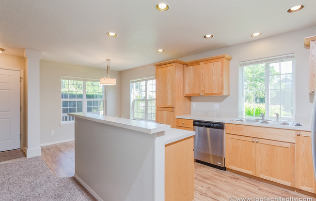 3 beds, 2.5 baths, $2,550