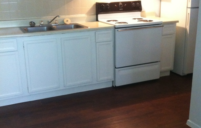 Studio, 1 bath, 415 sqft, $695, Unit 1004