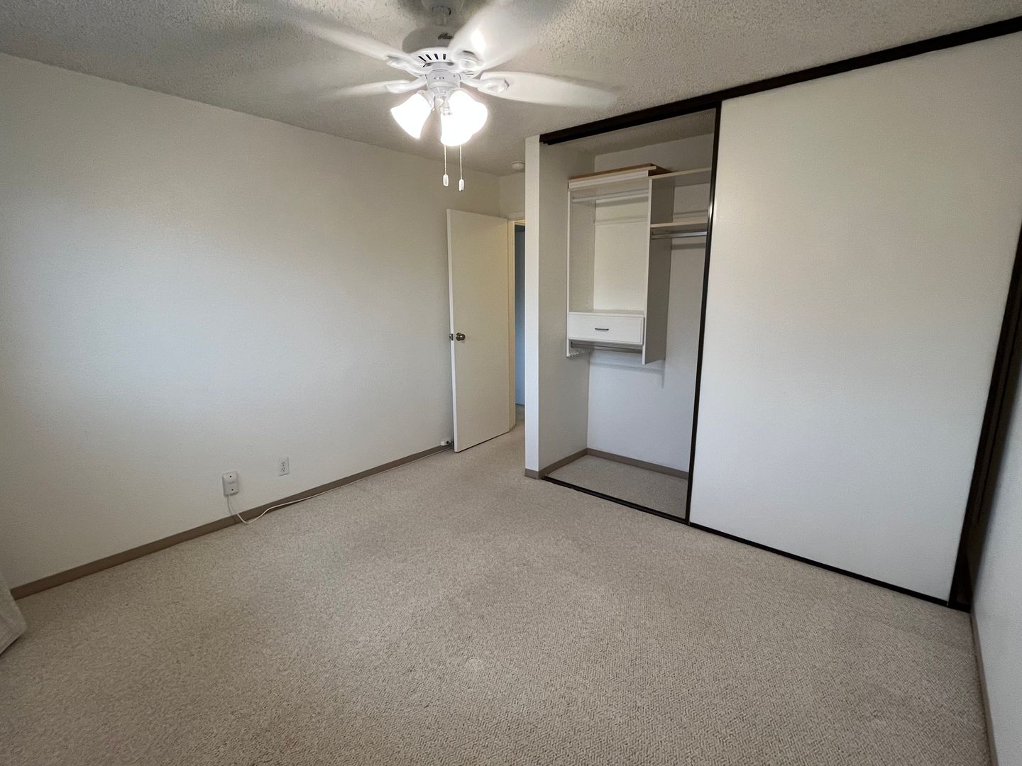 $2300, Mililani (Mililani Parkway) - Great Location - 2BR/1BA/2PKG with A/C