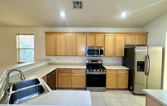 3 beds, 2 baths, $1,999