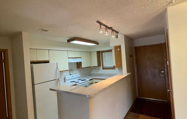 2 beds, 2 baths, $2,495, Unit UNIT 108