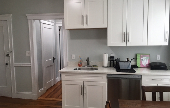 2 beds, 1 bath, 875 sqft, $2,750, Unit 1R