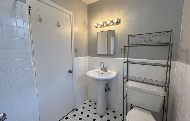 2 beds, 1 bath, 800 sqft, $1,754, Unit 6224 Fifth Ave. #311H