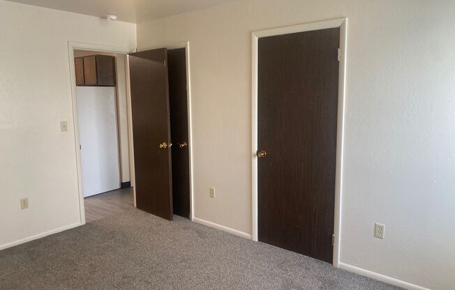 2 beds, 1 bath, 860 sqft, $1,595, Unit 06