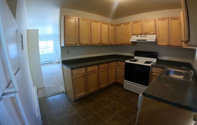 2 beds, 1 bath, 625 sqft, $2,250, Unit 01