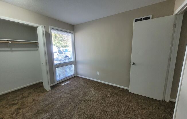 2 beds, 1 bath, 800 sqft, $1,195, Unit 4613 Southeast 3rd Court