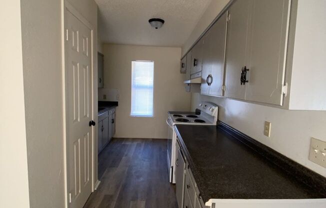 3 beds, 2 baths, $1,325