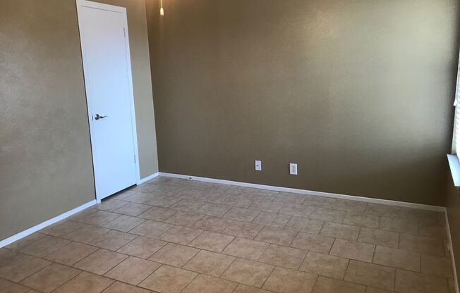 1 bed, 1 bath, 640 sqft, $875, Unit 214