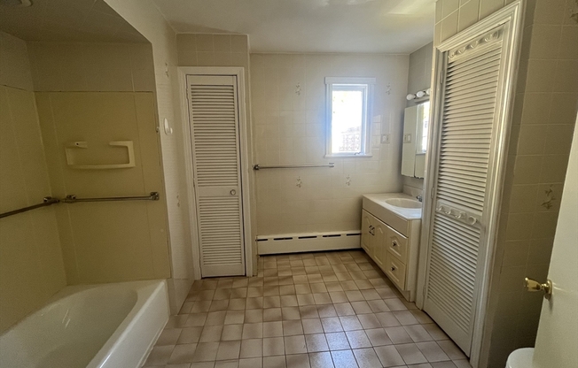 5 beds, 1 bath, 1,400 sqft, $4,200, Unit 2