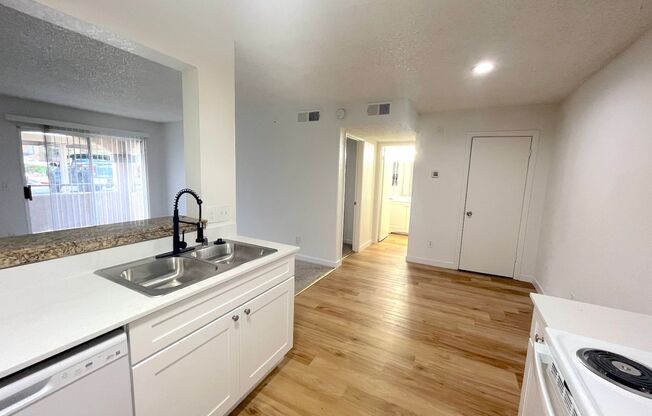 GORGEOUS 1BED/1BATH GROIND FLOOR UNIT CONDO