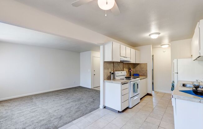 3 beds, 1 bath, 900 sqft, $1,850, Unit 18