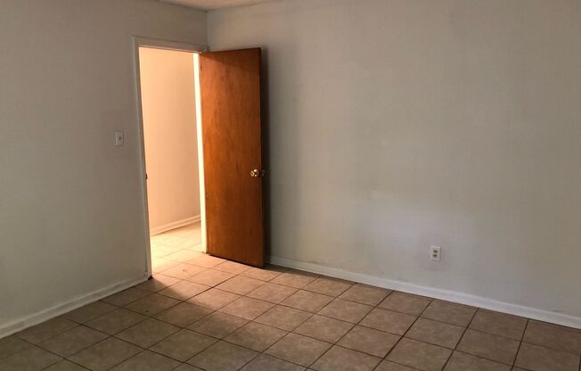 3 beds, 1 bath, $1,250