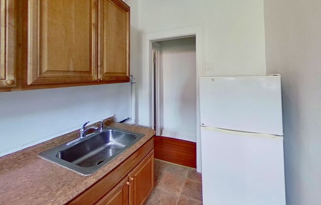 2 beds, 1 bath, 1,000 sqft, $1,860, Unit 3031 N. Calvert St. D6