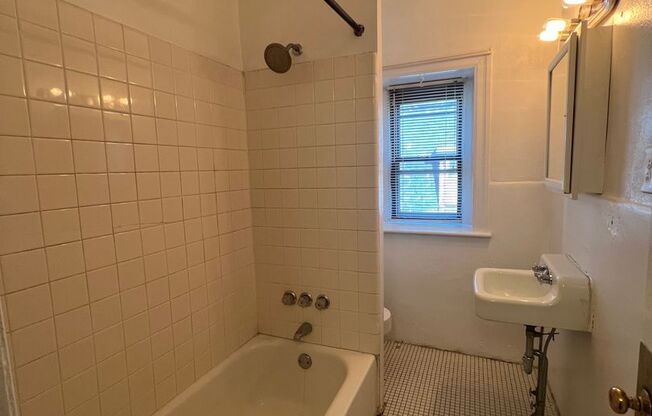 1 bed, 1 bath, 428 sqft, $1,095, Unit 3315-3R