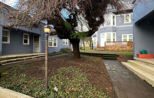 2023-2051 SE Madison