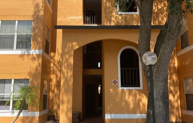 Spacious third floor unit located in the gated community of Venetian place