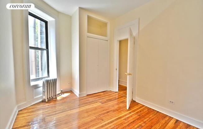 526 W 123 ST