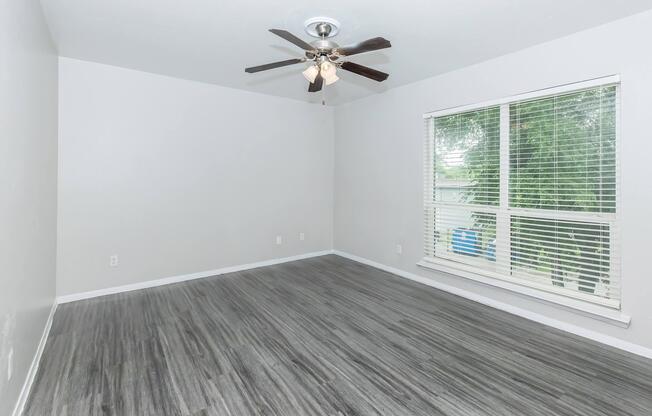 2 beds, 1 bath, 886 sqft, $995