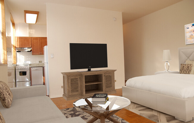 Studio, 1 bath, 300 sqft, $1,595, Unit 620-206