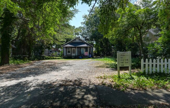 Just 8 Minutes from USC – Charming 2 Bedroom Home with Covered Front Porch!