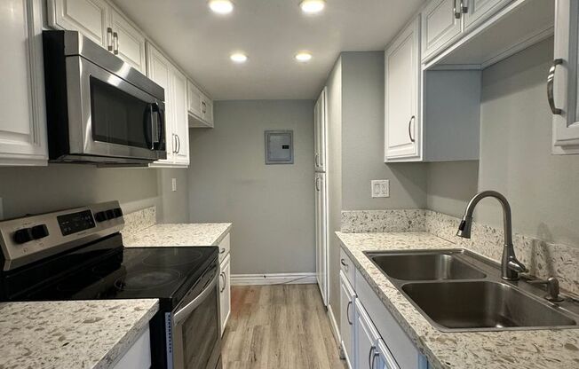 Modern 2 Bed 1 Bath Townhouse in San Juan Capistrano