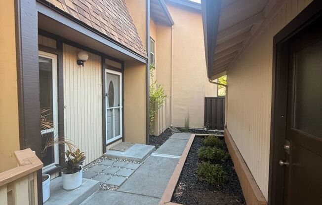 Welcome to this beautiful townhouse located in Walnut Creek-Countrywood 3 bedroom 2.5 Bath