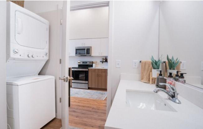 Studio, 1 bath, 409 sqft, $1,250, Unit 214