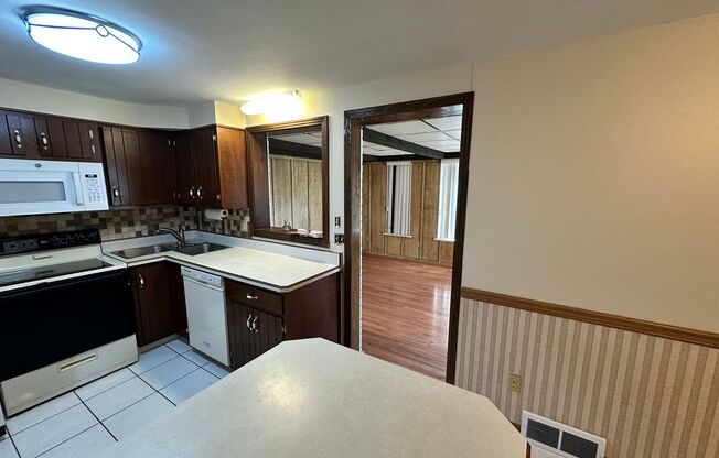 Homestead / Munhall - 2+ BR Single Family Home, AC, Garage, Yard, Bonus!
