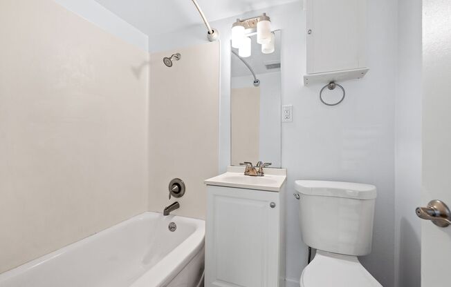 Studio, 1 bath, 355 sqft, $1,250, Unit 207