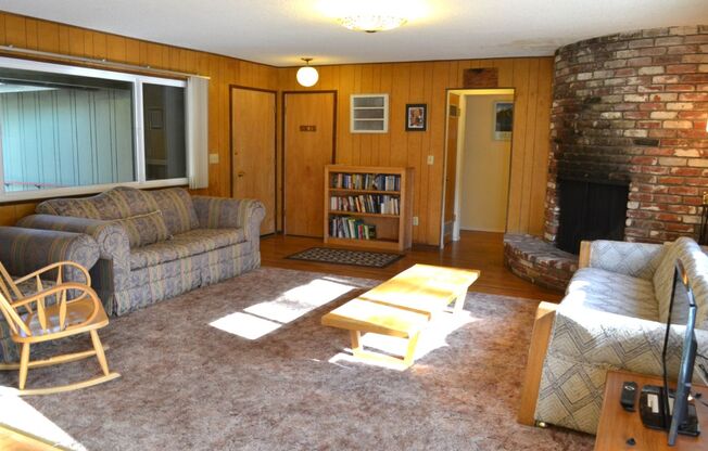 Quiet 3Bd home avail. for a 3-6 month seasonal lease Seasonal Lease!