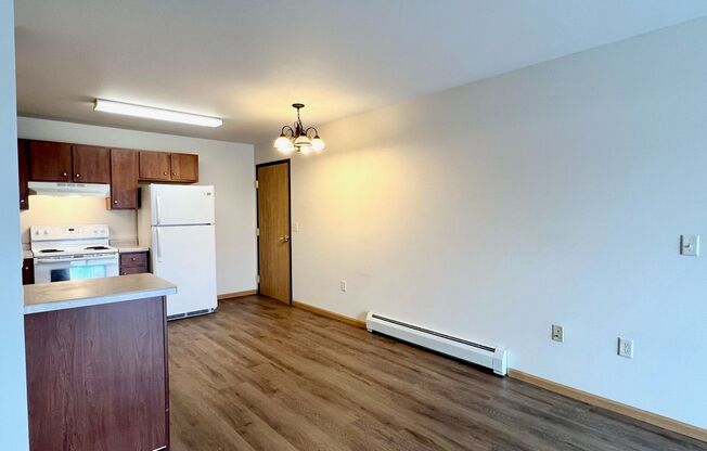 2 beds, 1 bath, 919 sqft, $1,070, Unit ME 2301-14