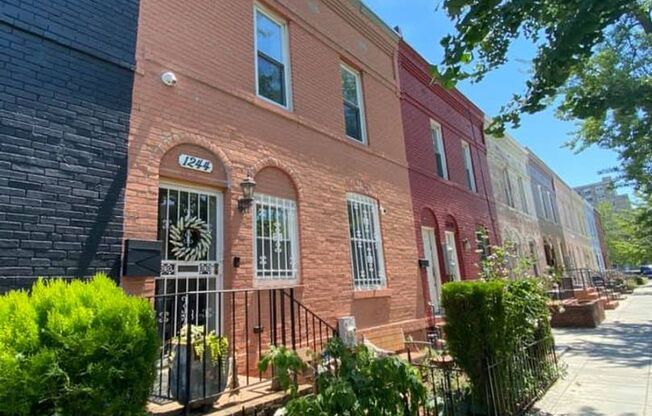 Lovely 3 Bedroom Townhouse in Southwest Waterfront!