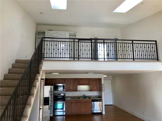 255 W 7 ST