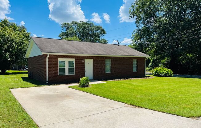 Will not last! 3 bedroom 1.5 bathroom home in Downtown Newnan! Must see!