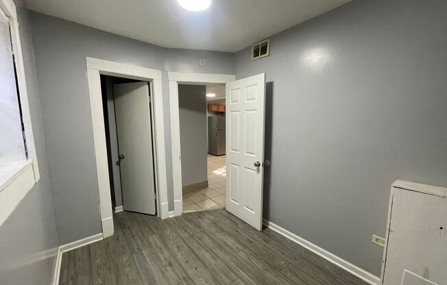 5 beds, 1 bath, $1,500, Unit Basement